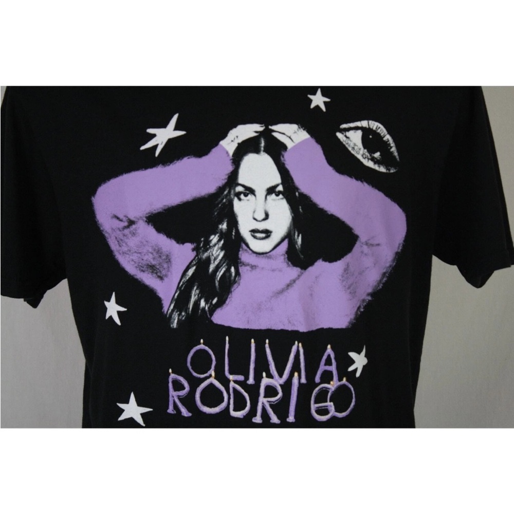 Olivia Rodrigo Women's Black and Purple Graphic Tee